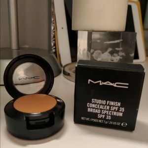 MAC Concealer